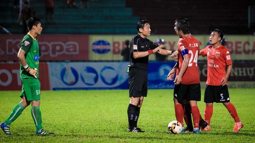 HLV Minh Phương: 'Bóng đá Việt Nam như trò cười'