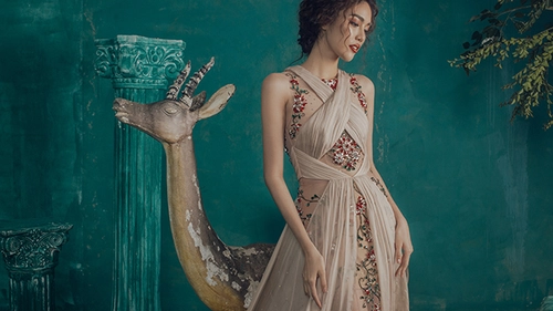 Lan Khuê biến hóa 'quý cô sang chảnh' trong BST 'Đêm ngàn sao' của Audrey Hiếu Nguyễn