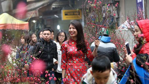 Cư dân mạng không ngừng tranh luận lý do yêu - ghét Tết