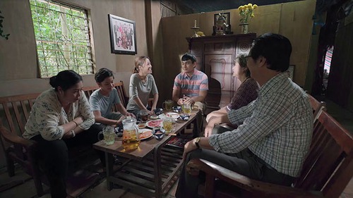 Xem 'Gạo nếp gạo tẻ' tập 95: Hân vẫn 'bặt vô âm tín', gia đình bà Mai đồng lòng vượt khó