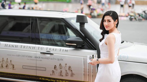 Á hậu Tú Anh tái xuất, khoe vóc dáng 'hút mắt' sau 4 tháng sinh con