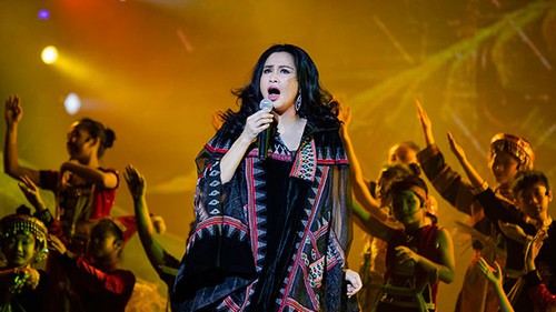 Thanh Lam đằm thắm, Tùng Dương dữ dội, Uyên Linh bay bổng trong 'VTV True Concert 2019'