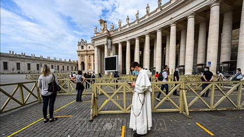 Một số thành viên Đội Cận vệ của Tòa thánh Vatican mắc COVID-19