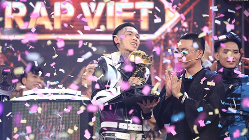 Lý giải sức hút của truyền hình từ 'hiện tượng' rap show 'song đấu'