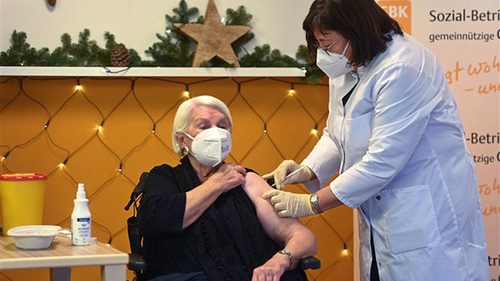 Giới chuyên gia Đức cảnh báo sự nguy hiểm của biến thể virus SARS-CoV-2