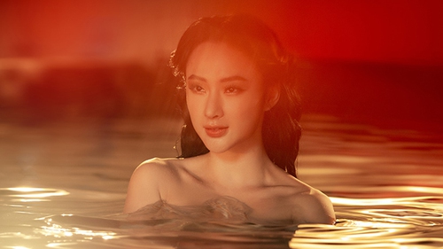 Angela Phương Trinh đăng hình gợi cảm, úp mở 'tái xuất' showbiz