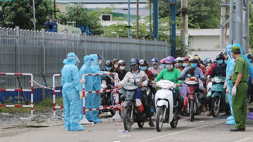 An Giang, Bến Tre: Người dân vẫn tiếp tục nối đuôi nhau tự phát về quê