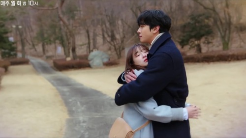 'Hẹn hò chốn công sở': Tea Moo - Ha Ri chia tay vì gia đình ngăn cấm