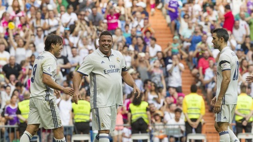 Fan sốc khi chứng kiến thân hình phì nộn của Ronaldo 'béo'