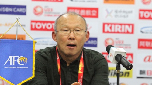 CẬP NHẬT tối 21/1: HLV Park Hang Seo vẫn dùng 2 tiền đạo. Mkhitaryan chốt lương ở Arsenal