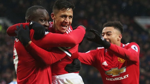 Alexis Sanchez ra mắt Old Trafford: Ăn thẻ, đá hỏng 11m, và kỷ lục về số lần bị phạm lỗi