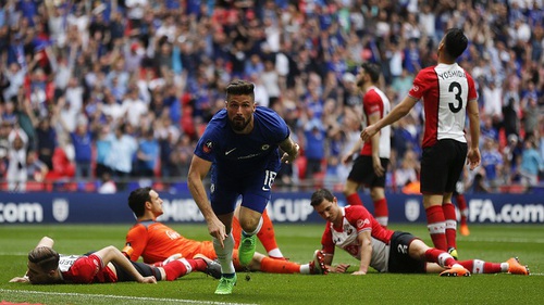 'Trượt tuyết' ghi bàn như Messi, Giroud giờ là ngôi sao của Chelsea