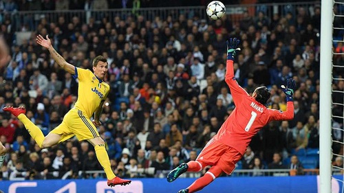 Champions League siêu điên rồ! Nhưng cám ơn Juve, cám ơn Buffon!