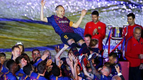 Iniesta chỉ ra 3 cái tên có thể kế thừa vị trí của mình ở Barca