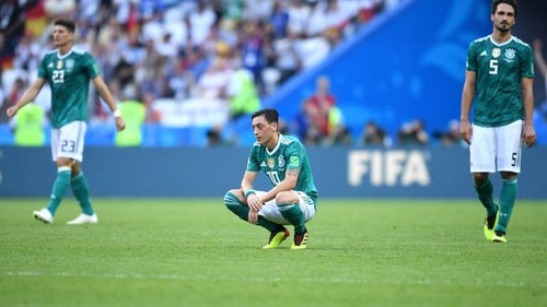 Gary Neville: 'Chưa bao giờ Đức non nớt và ngây thơ như vậy'