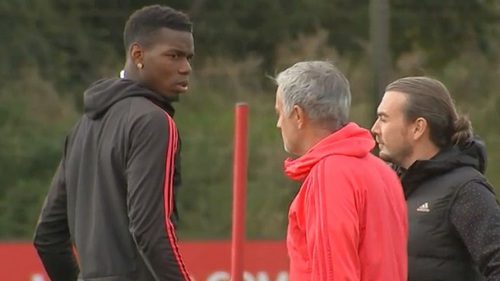 Mourinho và Pogba căng thẳng trên sân tập: Tiết lộ cuộc nói chuyện khiến nội bộ M.U dậy sóng