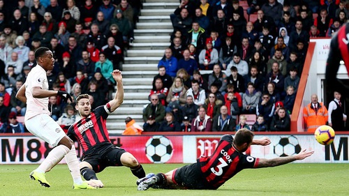 ĐIỂM NHẤN Bournemouth 1-2 M.U: Không thể cản Martial ghi bàn. Hàng thủ của M.U vẫn cực tệ