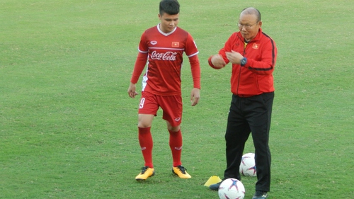 Báo Hàn Quốc viết gì về vị trí 100 của ĐT Việt Nam dưới thời HLV Park Hang Seo?