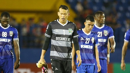 Tiếp tục mắc sai lầm, Bùi Tấn Trường nhận mưa 'gạch đá'