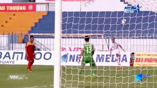 Pha đá phản lưới nhà của cầu thủ Cần Thơ lên báo nước ngoài