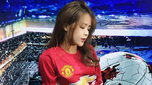 'Hotgirl bản quyền': Fan M.U nóng lòng chờ đại chiến với Tottenham