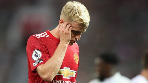 Vấn đề của Van de Beek ở MU là gì? Solskjaer nên dùng Van de Beek như thế nào?