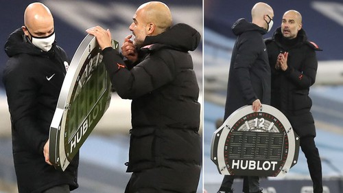 Guardiola ôm đầu, ngăn cản trọng tài thứ 4 vì muốn bù giờ nhiều hơn