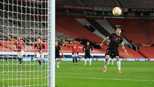 MU 0-0 Real Sociedad: Đối phương đá hỏng 11m, MU giành vé đi tiếp