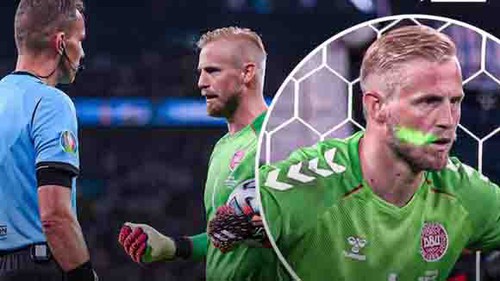 Thủ môn Đan Mạch phàn nàn với trọng tài vì bị chiếu laser