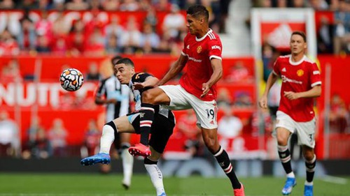 Đối thoại Varane: 'Đưa MU trở lại đỉnh cao là thách thức lớn với tôi'