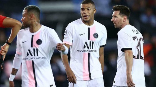 CĐV ngán ngẩm khi Messi, Mbappe và Neymar không sút trúng đích một lần