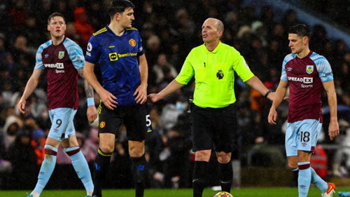 Điểm nhấn Burnley 1-1 MU: Maguire lại mắc sai lầm, MU dứt điểm quá tệ