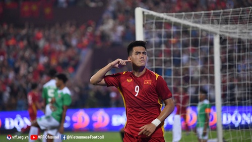 Báo Indonesia gọi Tiến Linh và Hùng Dũng là 'cơn ác mộng'