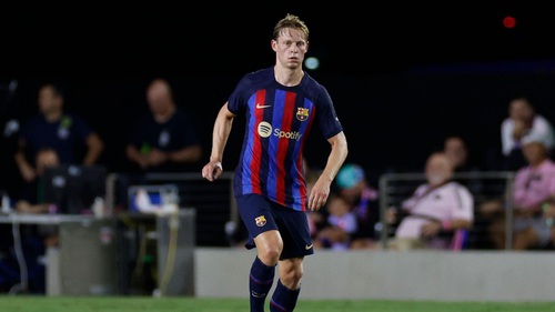 Barcelona có hai lựa chọn dành cho Frenkie de Jong