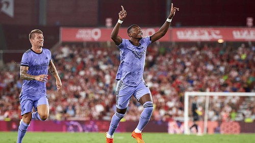 Almeria 1-2 Real Madrid: Alaba lập siêu phẩm đá phạt, Real ngược dòng chiến thắng