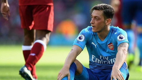 Mesut Oezil đang lãng phí tài năng ở Arsenal