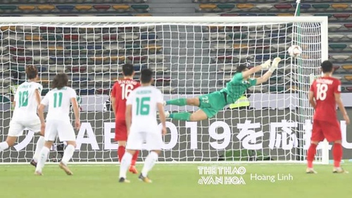 Đặng Văn Lâm không phạm sai lầm ở quả đá phạt. Đừng trách Văn Lâm...