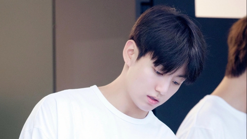 Ngắm loạt ảnh mặt mộc 'đốn tim' ARMY của Jungkook BTS