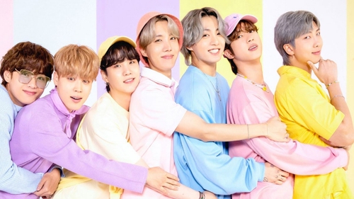 BTS khởi động FESTA với bộ ảnh gia đình