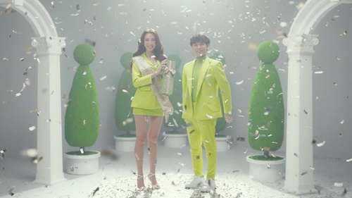 Trúc Nhân tung hit 'Vẽ đường cong' - Hoa hậu Thùy Tiên lần đầu đóng MV vẫn dư sức chiếm sóng cộng đồng mạng