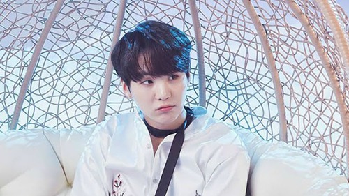 Suga BTS chia sẻ gì mà khiến fan khóc?