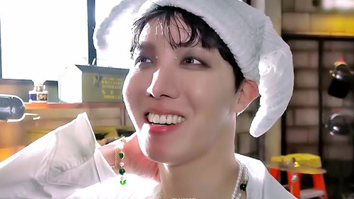 J-Hope BTS học ‘slang’ tiếng Anh vui nhộn từ ARMY và sử dụng theo cách rất riêng