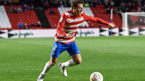 Santiago Arias, cầu thủ sắp gia nhập MU, là ai?