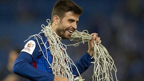 Gerard Pique vẫn ăn mừng đoạt cúp Nhà Vua theo cách... có một không hai