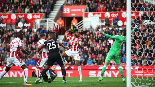 ĐIỂM NHẤN Stoke 2-2 M.U: Bài học cần thiết cho Mourinho và giá trị của Lukaku