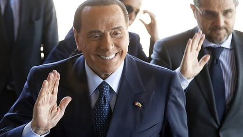 Kaka tái xuất sân cỏ, chơi cho đội bóng của ông chủ cũ Silvio Berlusconi