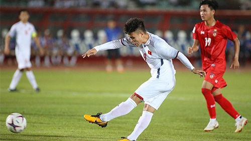 Việt Nam vs Campuchia: Nỗi lo lớn nhất của ông Park bây giờ là... Quang Hải