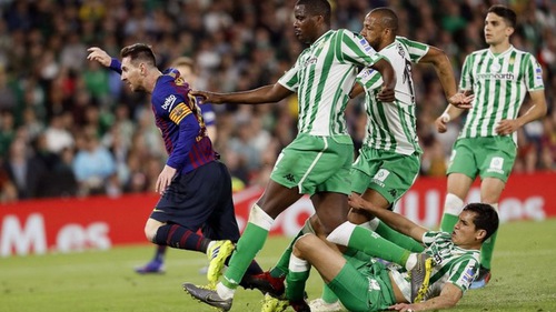 Leo Messi lại tỏa sáng: Bây giờ, tìm ra lời ca ngợi Messi là một... cực hình