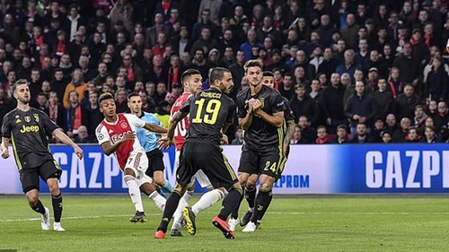 Sao Ajax 22 tuổi phá lưới Real, Juventus, khiến Liverpool thèm muốn là ai?