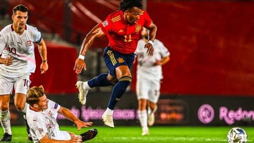 Adama Traore gây sốt với pha đi bóng và bứt tốc như 'quái vật'